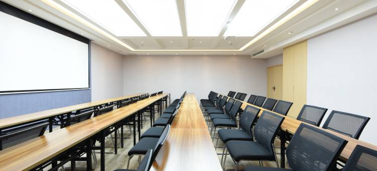 秦皇岛山海关古城关城南路亚朵酒店图片