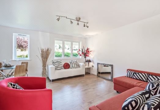 2 bed flat, dedicated workspace, Parking, 4KTV Hotel Overview