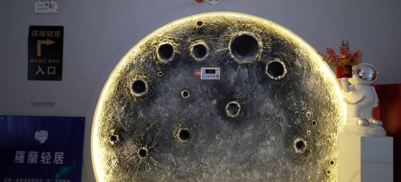 羅蘭·轻居图片