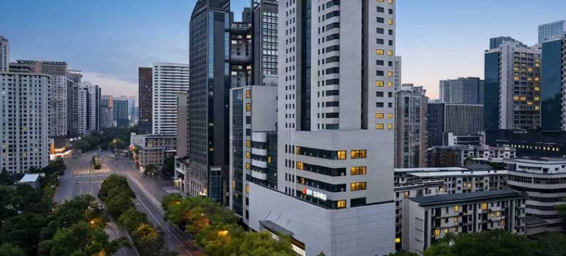 柏年宝丽酒店(长沙五一广场窑岭湘雅二医院地铁站店)图片