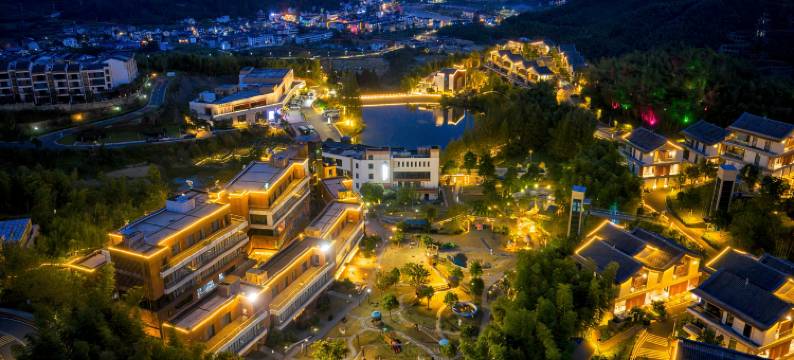 安吉云上草原度假村半山隐竹酒店图片