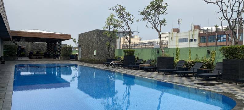 克拉巴加丁威兹高级酒店(Whiz Prime Hotel Kelapa Gading)图片