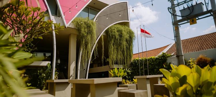 吉打里维瓦酒店 - 阿扎纳精选(Viva Hotel Kediri, Azana Hotel Collection)图片