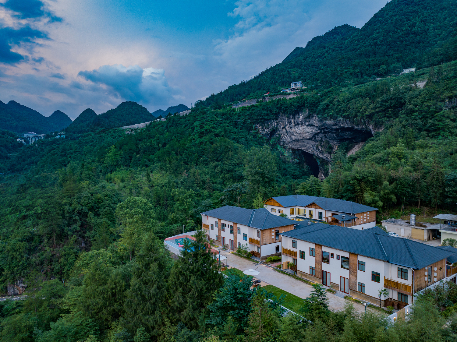 Maowo Homestay (Pingshan Canyon Branch) Over view