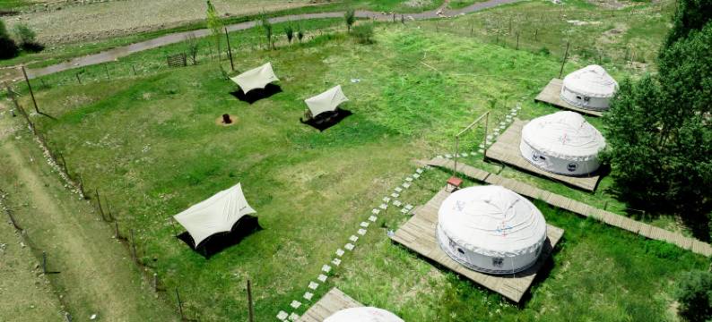 那拉提景区画山游水园林民宿图片