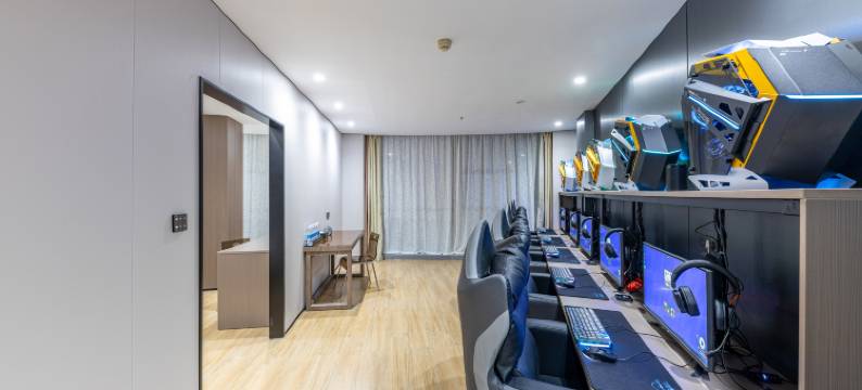 穿越电竞酒店(温州平阳火车站银泰城店)图片