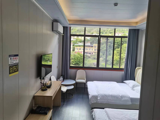 察隅云水间酒店