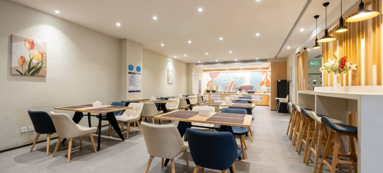 万嘉精品酒店(天津滨海国际机场王府井奥莱新燕莎小镇店)图片