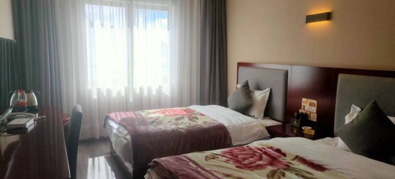 萨嘎圣达假日精品酒店图片