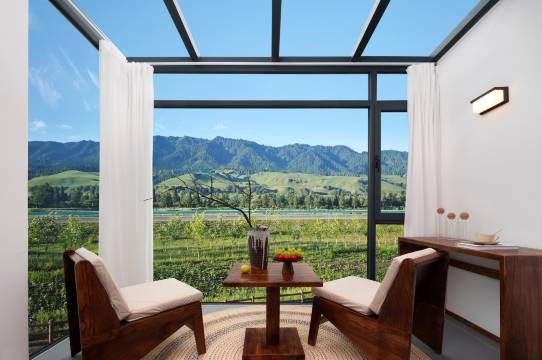 那拉提闲窗云影山景民宿图片