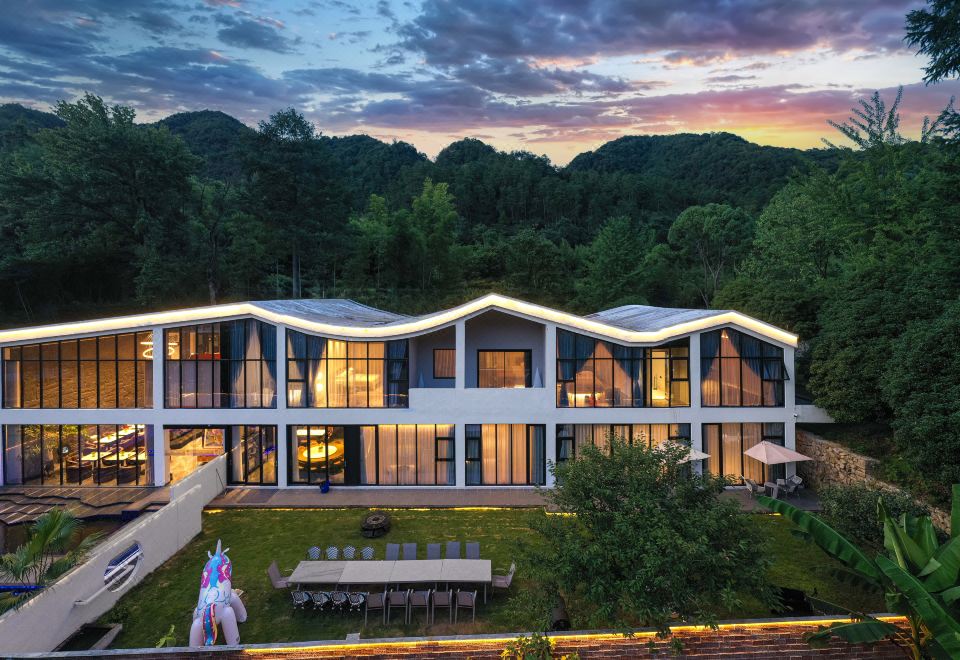 Guan Cen Hotel over view