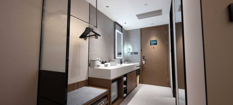 呼和浩特新华广场中山路地铁站亚朵酒店图片