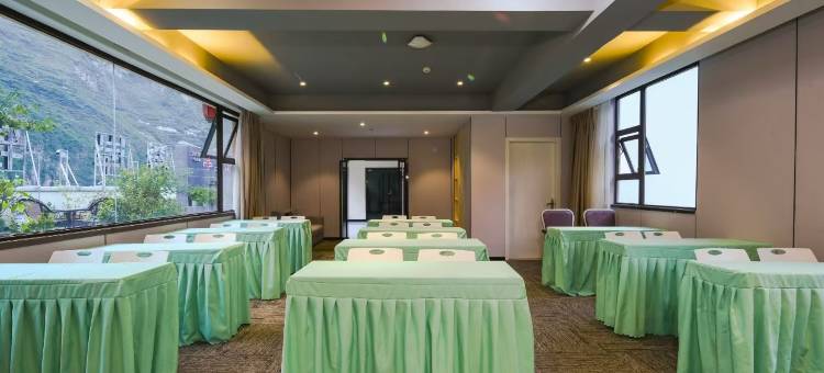 希岸·轻雅酒店(泸定延安路店)图片