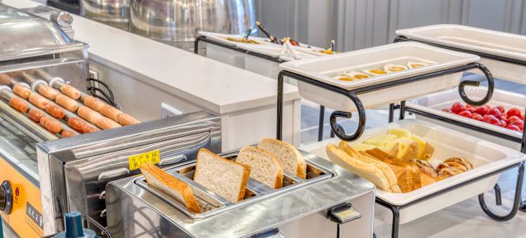 兰欧酒店(稻城滨河路店)图片