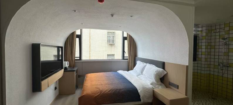 卢氏金桥四季主题酒店图片