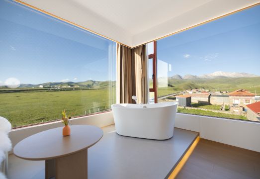 康定市斯卡尔民宿（塔公草原店）外景图