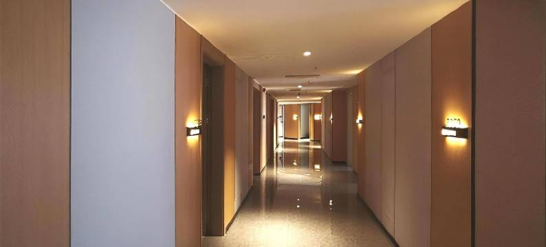 霏凡云海酒店(三亚湾解放路步行街店)图片