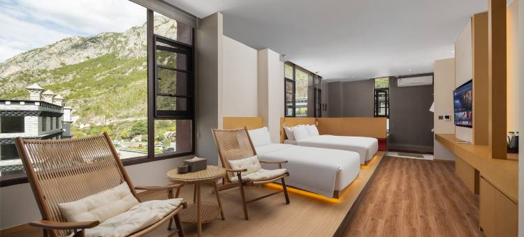 稻城亚丁来麓岷山饭店图片