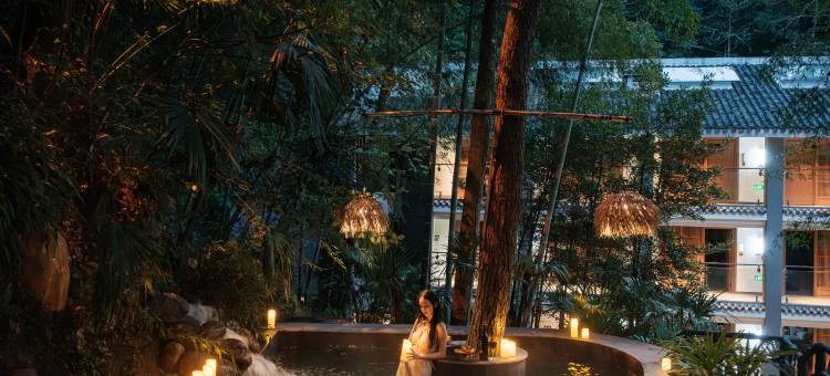 洞天府邸·双龙洞竹筏溯溪私汤度假酒店图片