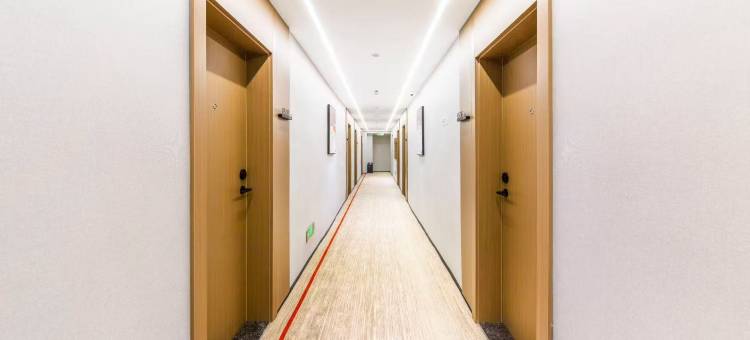 雷神竞界电竞民宿(运城万达广场店)图片