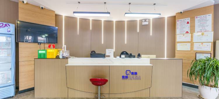 竞族电竞民宿(圣豪购物中心店)图片