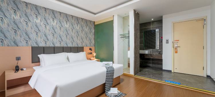 七庭酒店(南昌八一广场丁公路北地铁站店)图片