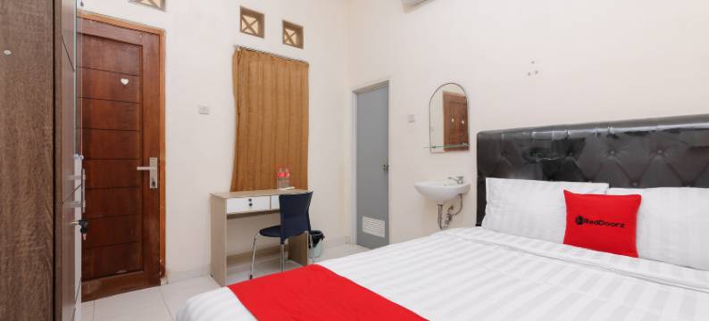 金斯客房梅鲁雅(RedDoorz @ Meruya Utara)图片