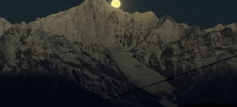 远山梅里酒店(雾浓顶店)图片