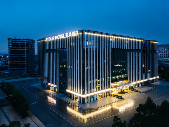 南京仙林中心金鹰广场亚朵酒店