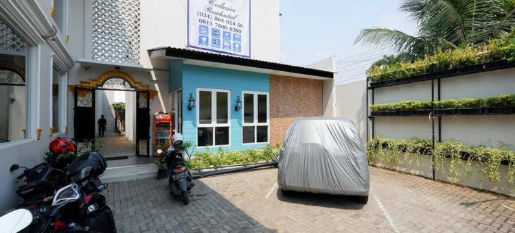 红多兹Plus伊斯兰酒店-近三宝垄百丽宫商场(RedDoorz Plus Near Paragon Mall Semarang)图片