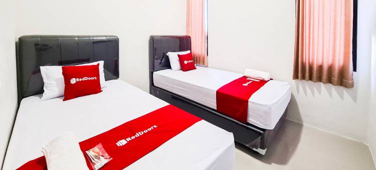 红多兹家庭旅馆普禾加多火车站2(RedDoorz near Stasiun Purwokerto 2)图片