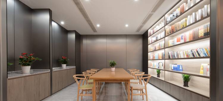 怡莱莫丽酒店(自贡华商国际城店)图片