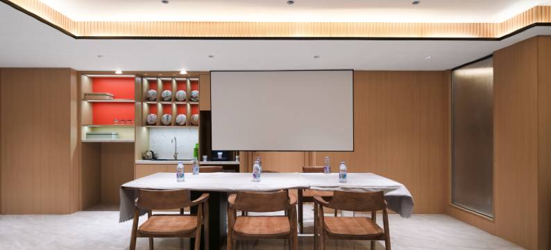 无喧·vila｜观影·智能·原木设计师酒店(重庆观音桥地铁站店)图片