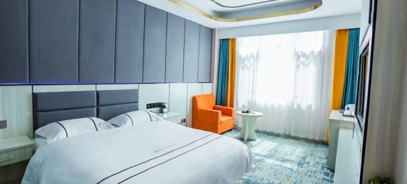 陇川鑫乐大酒店图片