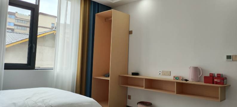 伴雪观云精品民宿(绿葱坡店)图片