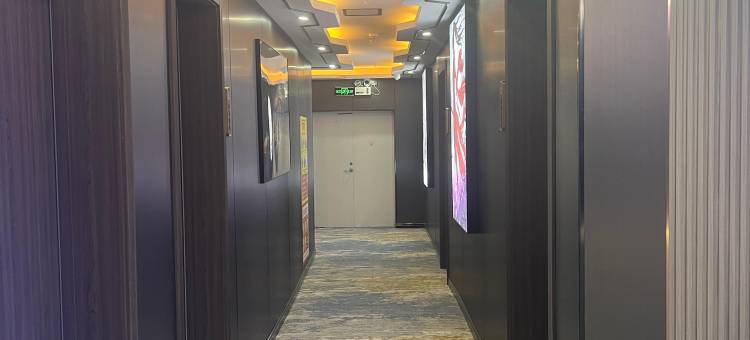 嘻游纪电竞酒店(海原汽车站店)图片