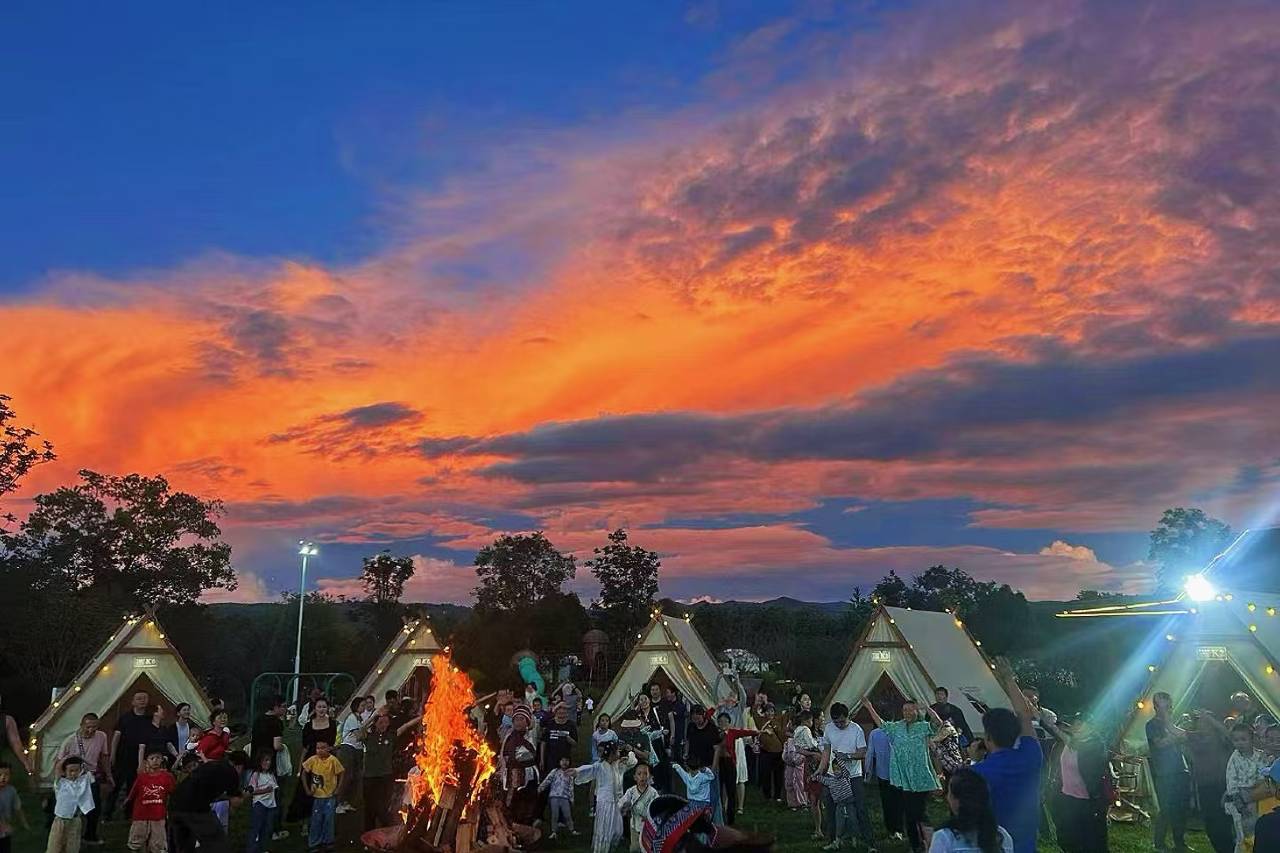 弥勒太平湖森林木屋酒店图片