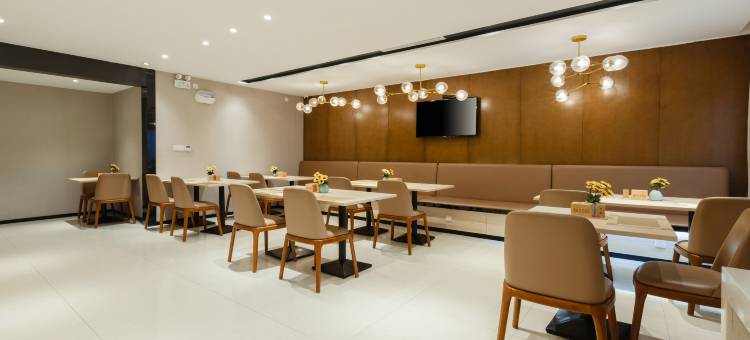 柏曼酒店(玉林高铁站南兴广场店)图片