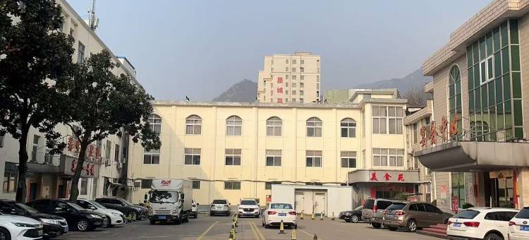 新县宾馆(亚兴超市店)图片