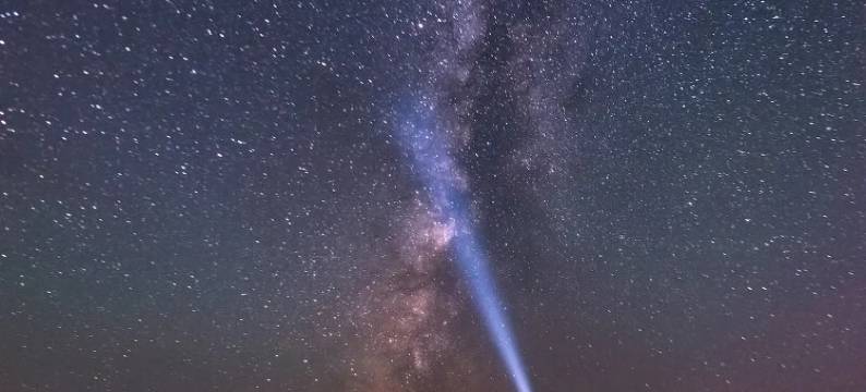腾格里沙漠露营地中心图片