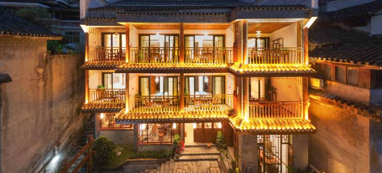 景宿梦澜·茶言听雨智能江景民宿(凤凰古城景区南华桥店)图片