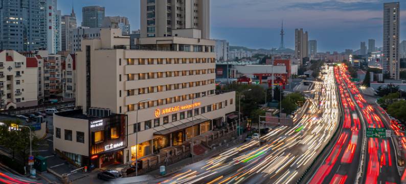 海明威大酒店(青岛CBD万达广场宁夏路地铁站店)图片