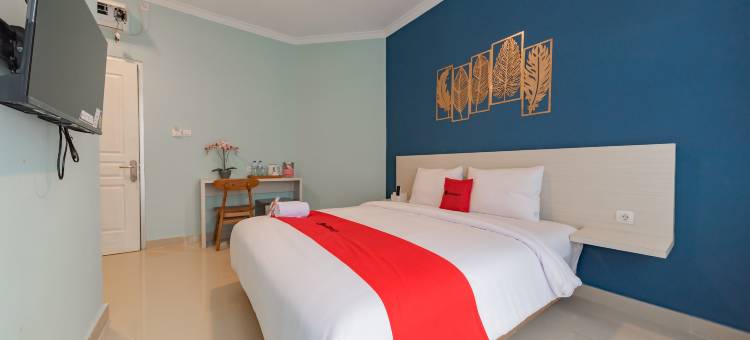 RedDoorz Plus near Surapati Core图片