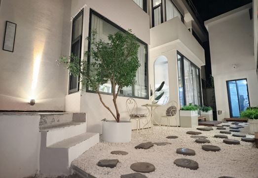 Your Garden Homestay Hotel Overview