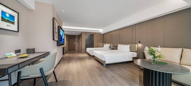 成都玉林生活广场川大望江校区亚朵酒店图片