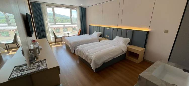 碌曲丽程酒店(月牙湖公园店)图片