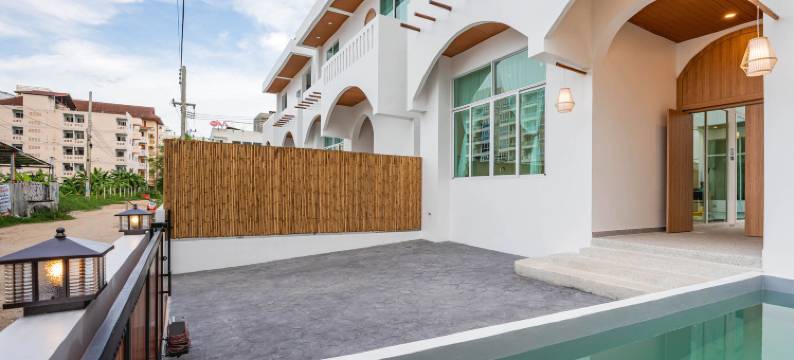 Downtown Oasis 5卧6卫 泳池别墅 A 距离芭提雅海滩500米中文管家(Downtown Oasis Pool Villa Collection A | KTV Private Stay | Near Walking Street)图片