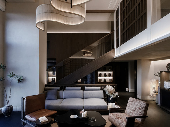 隐序东方美学设计师民宿(甲秀楼青云市集店)