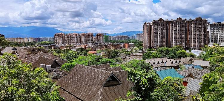 西双版纳寨子里傣院图片