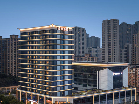 六安火车站星河解放广场亚朵酒店